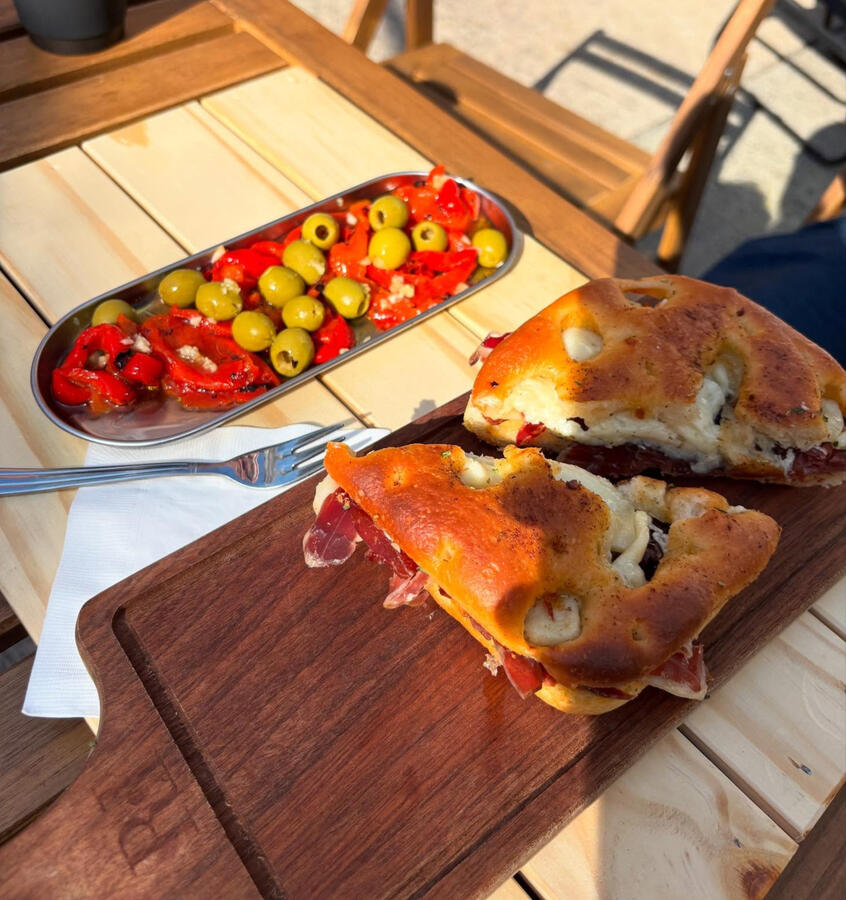Ibérico ham and manchego cheese sandwich